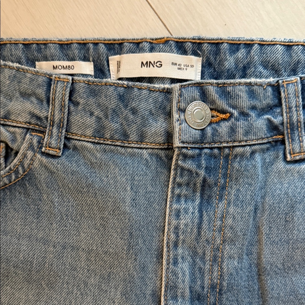 Shorts - Picture 2 of 4